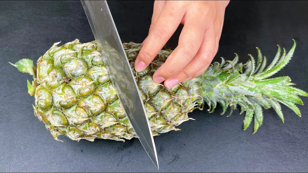 (ویدئو) چند روش جدید و جذاب برای برش زدن هنرمندانه آناناس بدون پوست کندن