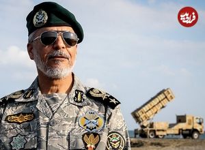 عکس؛ سفر به تاریخ؛ «امیر دریادار سیاری» قبل از انقلاب روی عرشۀ یک ناو جنگی؛ سال 1357