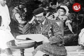 سفر در زمان؛ خاطرات ناصرالدین‌شاه: توی کالسکه کتاب «گلستان و بوستان» شیخ را می‌خواندم