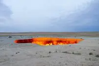 دروازه جهنم چیست، کجاست و چرا می‌سوزد؟