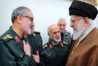 عکس؛ سفر به تاریخ؛ «سرلشکر شادمانی، فرماندۀ قرارگاه خاتم» در کنار «احمد کاظمی»؛ دهۀ 70