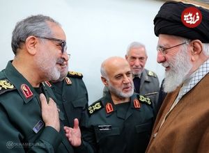 عکس؛ سفر به تاریخ؛ «سرلشکر شادمانی، فرماندۀ قرارگاه خاتم» در کنار «احمد کاظمی»؛ دهۀ 70