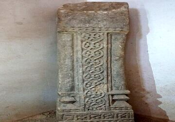 کشف یک سنگ‌ نگاره باستانی در شهرستان نایین