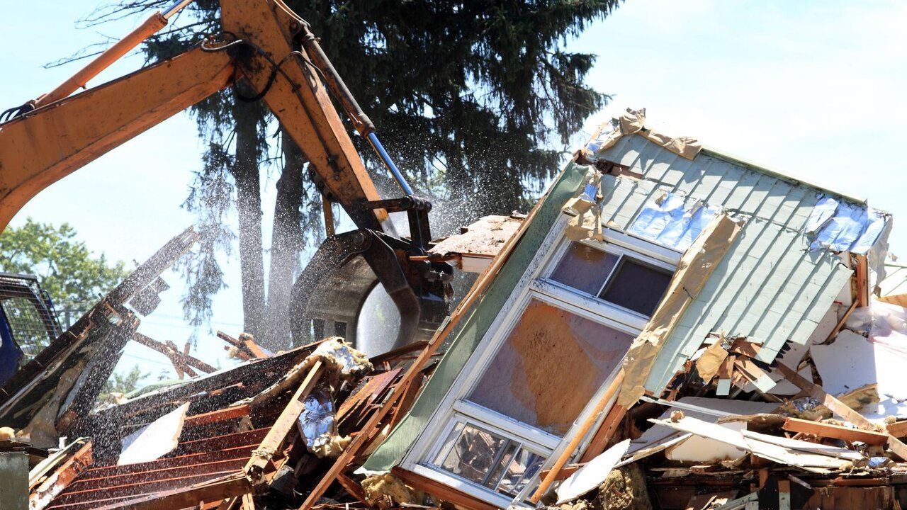 خانه زن آمریکایی، به اشتباه تخریب شد