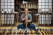 ببینید| نحوه ساخت یک تبر جنگی باستانی با استفاده از قلاب آهنی زنگ زده در پاکستان