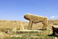 عکس| سفر زمان؛ منظرۀ گورستان شیرهای سنگی در نزدیکی شیراز؛ سال 1311