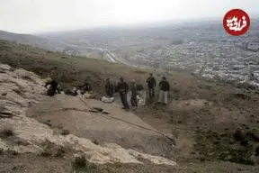 عکس| سفر به ایران قدیم؛ منظرۀ «شیراز و باغ دلگشا» از «چاه قلعه بندر» در دوران قاجار