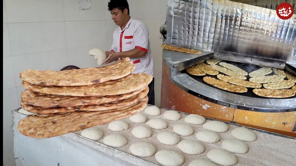 (ویدئو) نان بربری هایی که از نانوایی می خرید به این شکل آماده می شود