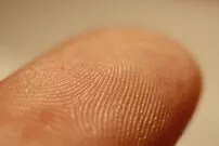 آیا هکرها می‌توانند از روی عکس، اثر انگشت شما را سرقت کنند؟