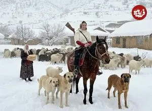 ببینید| غذای روستایی در ایران؛ پخت خوراک سنتی با کدو حلوایی در هوای برفی