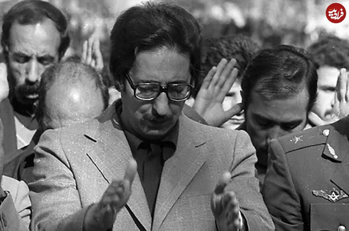 عکس؛ سفر در زمان؛ «ابوالحسن بنی صدر با لباس ارتش در جبهه»؛ سال 1359
