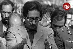 عکس؛ سفر در زمان؛ «ابوالحسن بنی صدر با لباس ارتش در جبهه»؛ سال 1359