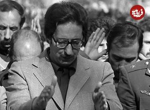 عکس؛ سفر در زمان؛ «ابوالحسن بنی صدر با لباس ارتش در جبهه»؛ سال 1359
