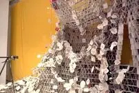 ببینید| فرو ریختن برج ۶۳ هزارتایی زیرلیوانی در آلمان و ناکامی در ثبت رکورد 