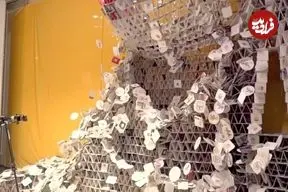 ببینید| فرو ریختن برج ۶۳ هزارتایی زیرلیوانی در آلمان و ناکامی در ثبت رکورد 