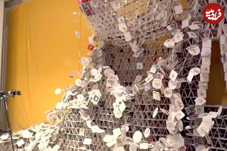 ببینید| فرو ریختن برج ۶۳ هزارتایی زیرلیوانی در آلمان و ناکامی در ثبت رکورد 