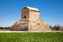 عکس| سفر دوران قاجار؛ تصویری قدیمی از «آرمگاه کوروش کبیر»؛ سال 1285 شمسی