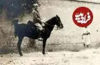 عکس| سفر به ایران قدیم؛ اروپایی‌ها سوار بر اسب در کنار دیوار یک باغ در شیراز؛ 121 سال قبل
