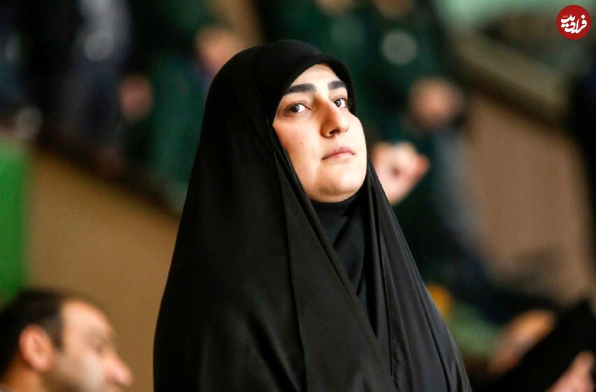 عکس؛ سفر در زمان؛ «زینب سلیمانی در حال گفتگو با محمدجواد ظریف»؛ سال 98