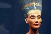 مشهورترین مجسمه‌های «نیم‌تنه»؛ از نِفِرتی‌تی تا سرِ شکسته