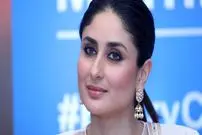 عکس| سفر در زمان؛ «کارینا کاپورخان» در حال دریافت جایزه راجیو گاندی در بمبئی؛ سال 1384