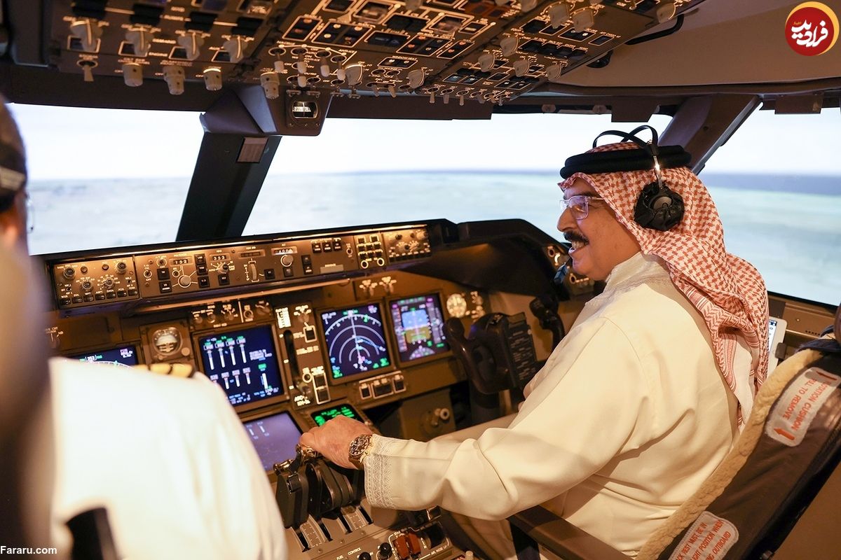 (ویدئو) پادشاه بحرین خلبان شد