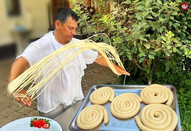 ببینید؛ غذای روستایی در ازبکستان؛ پخت لاگمن به روش یک آشپز ماهر