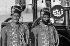 عکس| سفر زمان؛ عکس یادگاری کالسکه‌چی‌های ناصرالدین شاه در یکی از میدان‌های تهران