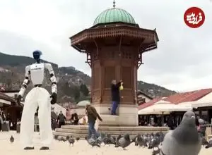 ببینید| نخستین ربات انسان‌نما در خیابان‌های سارایوو