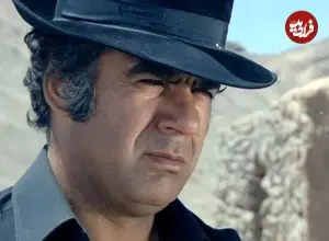 عکس| سفر زمان؛ «ناصر ملک مطیعی» با لباس ورزشی و در زمین فوتبال؛ دهه 50