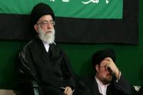 عکس؛ سفر به تاریخ؛ «نوه‌های امام خمینی» در مراسم عزاداری در بیت رهبری؛ سال ۱۳۸۶