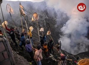 (ویدیو) قربانی کردن عجیب در اندونزی برای آتش‌فشان