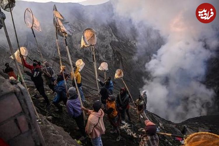 (ویدیو) قربانی کردن عجیب در اندونزی برای آتش‌فشان