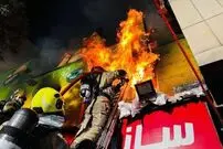 (ویدئو) آتش‌سوزی در انبار بزرگ کالا محله ستارخان
