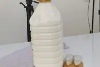 (ویدئو) چگونه با 5 کیلو شیر مثل آب خوردن ماست خوشمزه در خانه تهیه کنیم؟