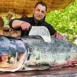 ببینید| غذای روستایی در آذربایجان؛ کباب کردن ماهی کپور سرگنده