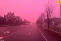 (ویدئو) مه گرفتگی نادر به رنگ صورتی
