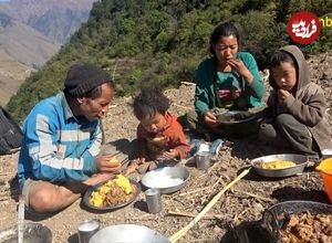 ببینید؛ غذای روستایی در نپال؛ پخت یک غذای سنتی با مرغ و سیب زمینی