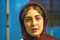 عکس| سفر زمان؛ ژست «ابرای سریال یاغی» در حال آرایش کردن روی صحنه تئاتر