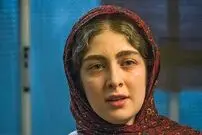 عکس| سفر زمان؛ ژست «ابرای سریال یاغی» در حال آرایش کردن روی صحنه تئاتر