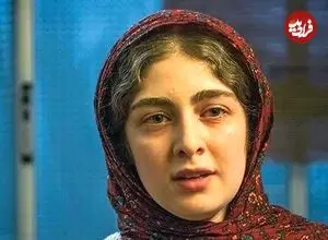 عکس| سفر زمان؛ ژست «ابرای سریال یاغی» در حال آرایش کردن روی صحنه تئاتر