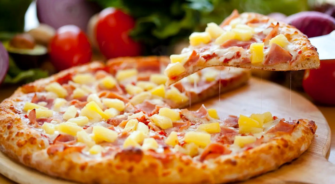 (ویدئو) عصبانیت ایتالیایی ها از دیدن آناناس روی پیتزا