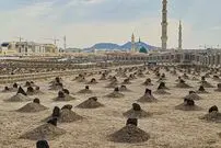 عکس؛ سفر به تاریخ؛ مرقد مطهر «امام حسن، امام سجاد، امام باقر و امام صادق علیهم‌السلام» در بقیع؛ 118 سال قبل