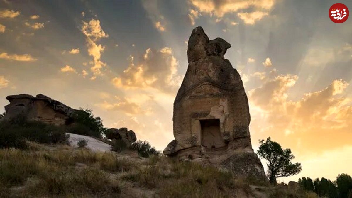 (عکس) معمای رازآلود الهه مادر در صخره شیر؛ رمزگشایی از یک کتیبه ۲۶۰۰ ساله