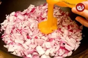 ببینید| طرز تهیه یک غذای جدید با پیاز و تخم مرغ