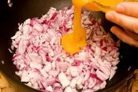 ببینید| طرز تهیه یک غذای جدید با پیاز و تخم مرغ
