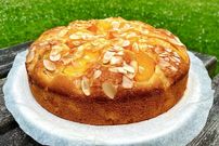 طرز تهیه کیک زردآلو؛ یک عصرانه خاص و خوشمزه