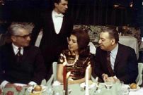 سفر در زمان؛ یادداشت‌های علم، سه‌شنبه ۱۴ آذر ۱۳۵۱: واقعاً عدم انتشار اعلامیه مربوط به [بی‌گناهی] امیر هوشنگ [دولو]، به یک عقده برای شاه تبدیل شده