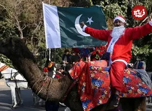 ببینید| بابانوئل با شتر آمد