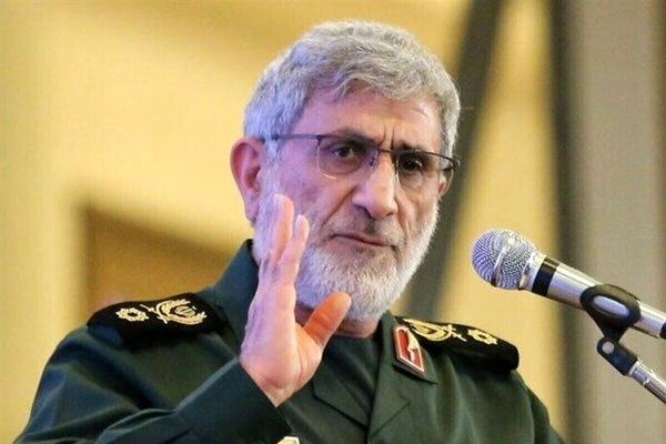 عکس؛ سفر در زمان؛ «سردار قاآنی و سردار سلیمانی» در حیاط بیت رهبری؛ دهه 90